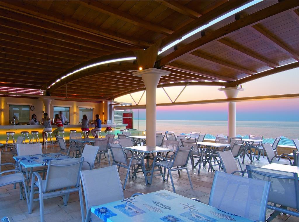 Eva Bay Hotel On The Beach - Adults Only Adelianósz Kámbosz Kültér fotó